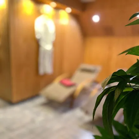 מלון Ambiente 4*